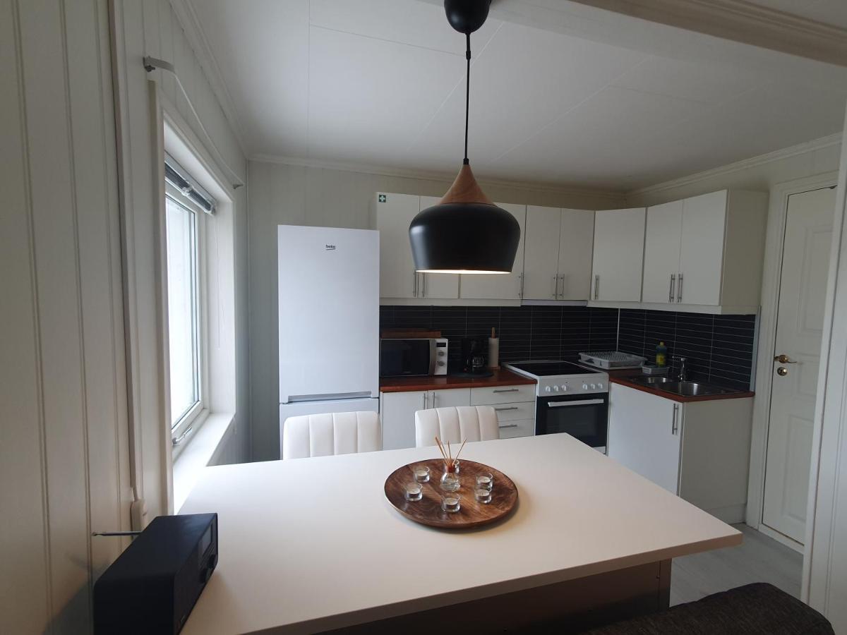 Small And Cute Apartment In City Center Tromsø Buitenkant foto